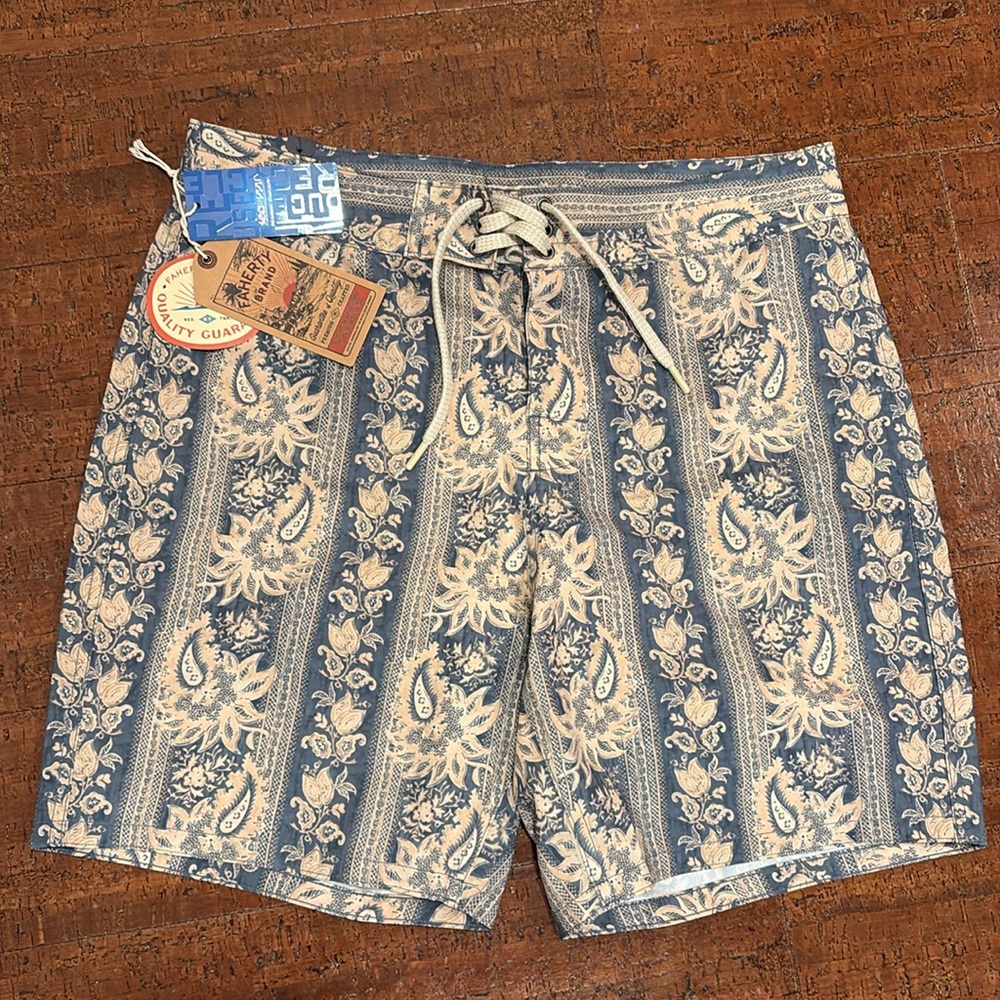 New with Tags Faherty Boardshorts Men’s Size 33